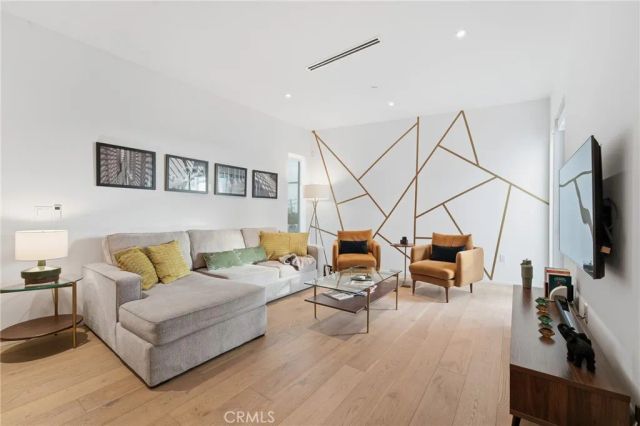 1030 N Kings Road 405, West Hollywood, CA 90069