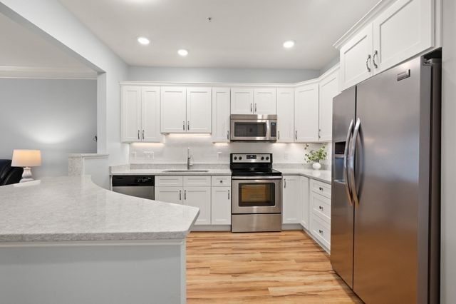 57 Augustus Court 1010, Reading, MA 01867