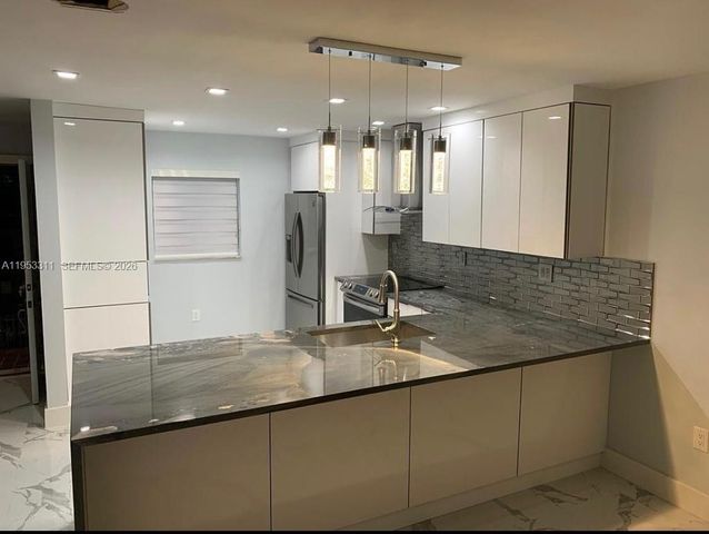 1100 W 35th St, Hialeah, FL 33012