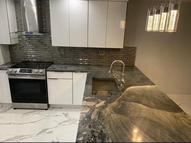 1100 W 35th St, Hialeah, FL 33012