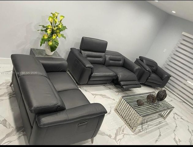 1100 W 35th St, Hialeah, FL 33012