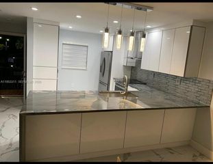 1100 W 35th St, Hialeah, FL 33012