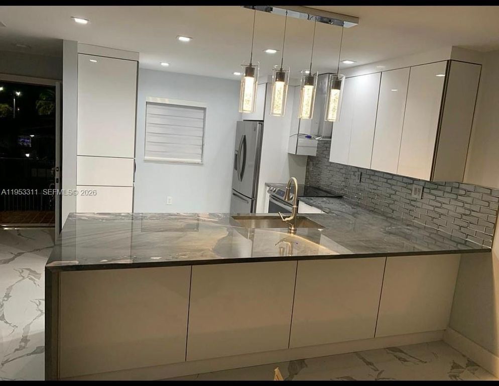 1100 W 35th St, Hialeah, FL 33012