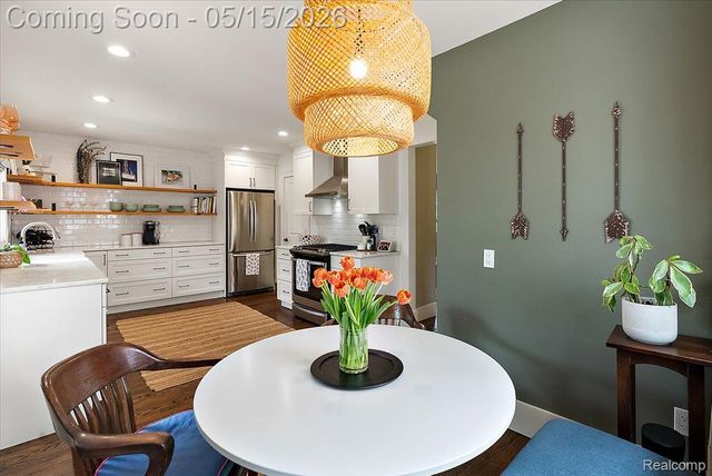 516 Woodcrest Drive, Royal Oak, MI 48067