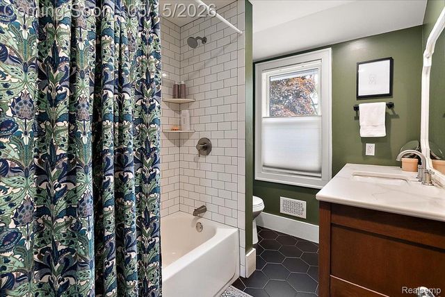 516 Woodcrest Drive, Royal Oak, MI 48067