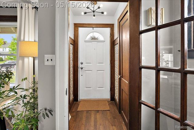516 Woodcrest Drive, Royal Oak, MI 48067