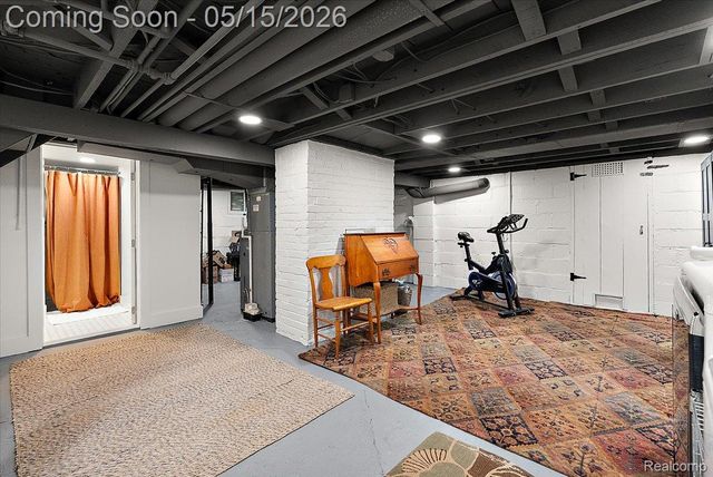 516 Woodcrest Drive, Royal Oak, MI 48067