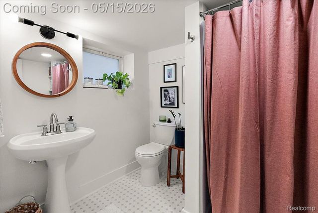 516 Woodcrest Drive, Royal Oak, MI 48067