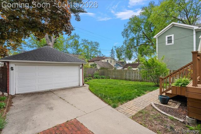 516 Woodcrest Drive, Royal Oak, MI 48067