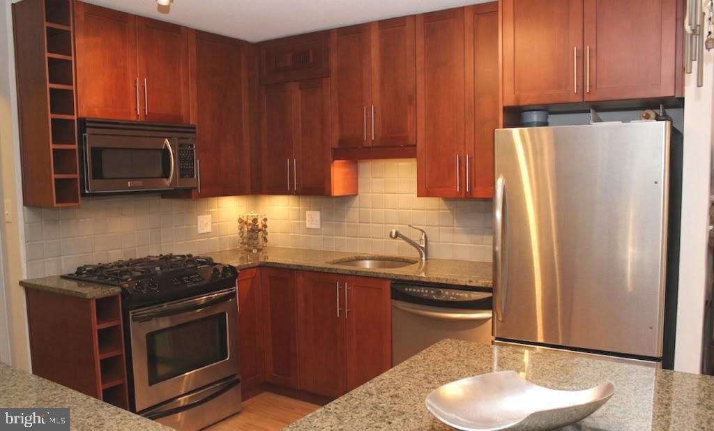 Image 3 of property listing at 7333 NEW HAMPSHIRE AVE #420W, Takoma Park, MD 20912