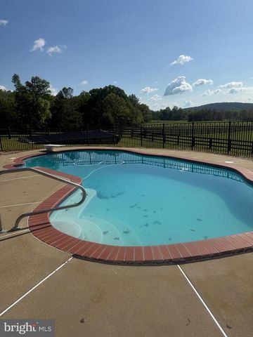 7961 LEEDS MANOR ROAD RD, Marshall, VA 20115