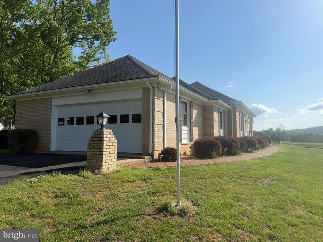 7961 LEEDS MANOR ROAD RD, Marshall, VA 20115