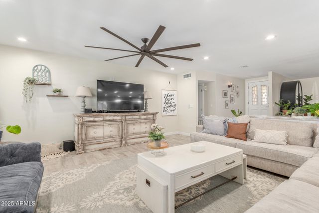 636 E MESQUITE Avenue, Gilbert, AZ 85296