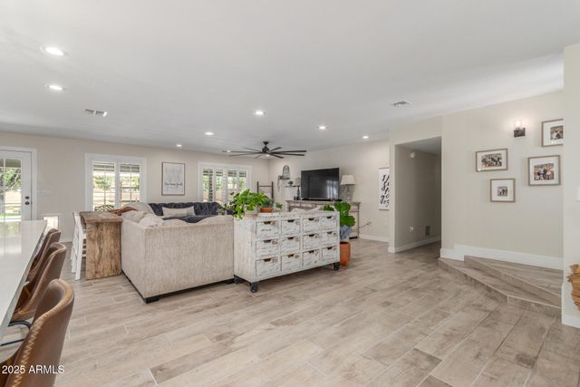 636 E MESQUITE Avenue, Gilbert, AZ 85296