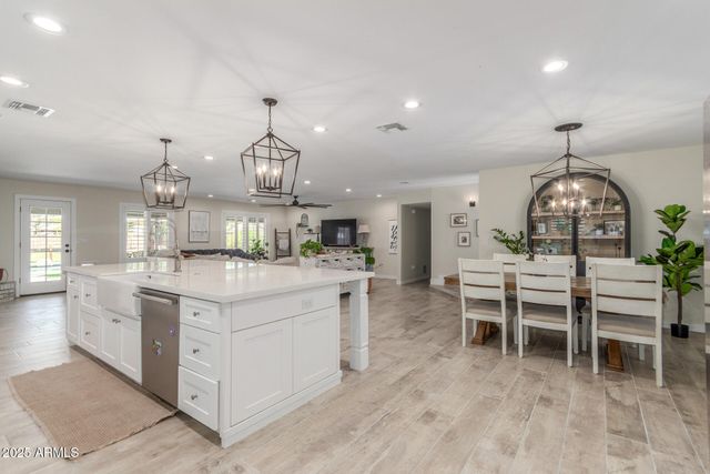 636 E MESQUITE Avenue, Gilbert, AZ 85296