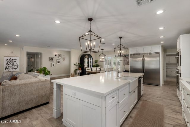 636 E MESQUITE Avenue, Gilbert, AZ 85296