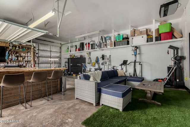 636 E MESQUITE Avenue, Gilbert, AZ 85296