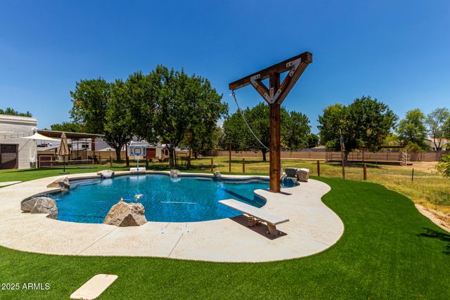 636 E MESQUITE Avenue, Gilbert, AZ 85296