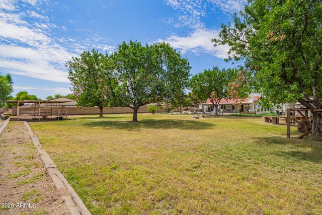 636 E MESQUITE Avenue, Gilbert, AZ 85296