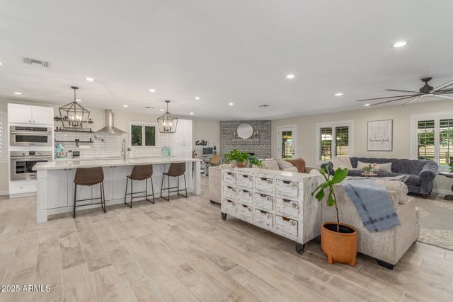 636 E MESQUITE Avenue, Gilbert, AZ 85296