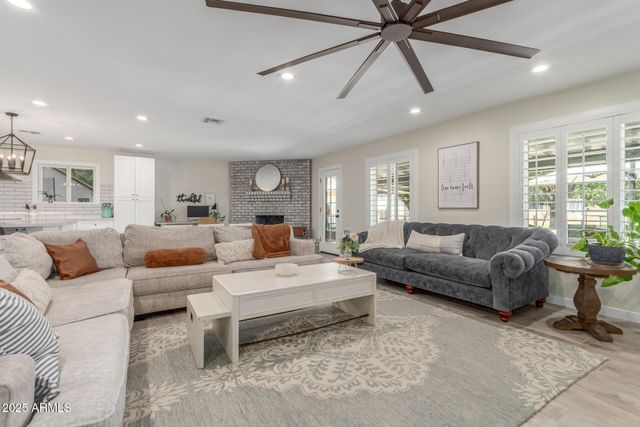 636 E MESQUITE Avenue, Gilbert, AZ 85296