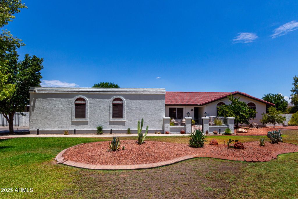 636 E MESQUITE Avenue, Gilbert, AZ 85296