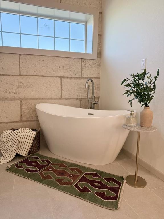 Image 5 of property listing at 1256 Stone Ledge Lane, San Angelo, TX 76904