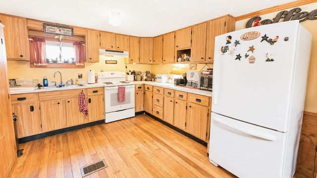 1329 Newfane Road, Wardsboro, VT 05355