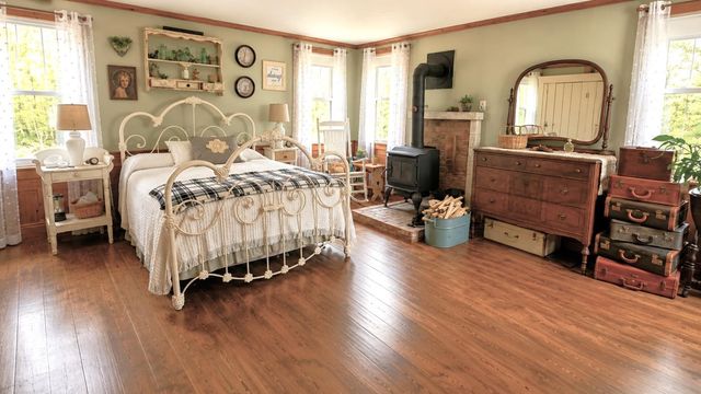 1329 Newfane Road, Wardsboro, VT 05355