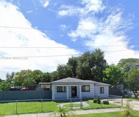 3780 NW 165th St, Miami Gardens, FL 33054