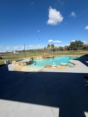 8703 Tumblewood Drive, Beach City, TX 77523