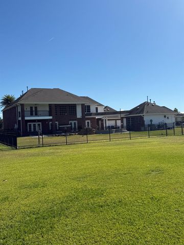 8703 Tumblewood Drive, Beach City, TX 77523