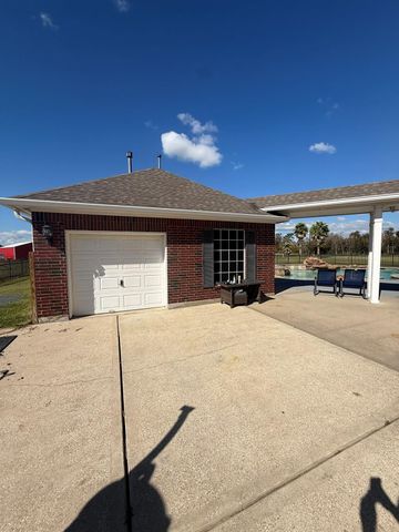 8703 Tumblewood Drive, Beach City, TX 77523