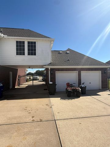 8703 Tumblewood Drive, Beach City, TX 77523