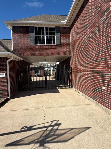 8703 Tumblewood Drive, Beach City, TX 77523