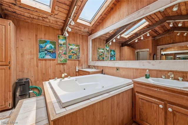 13610 Sperry Road, Novelty, OH 44072