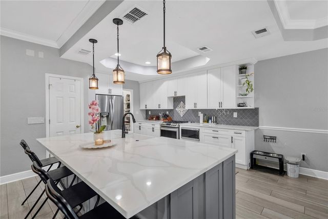 2852 BAYSHORE TRAILS DR, Tampa, FL 33611
