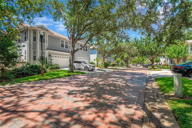 2852 BAYSHORE TRAILS DR, Tampa, FL 33611