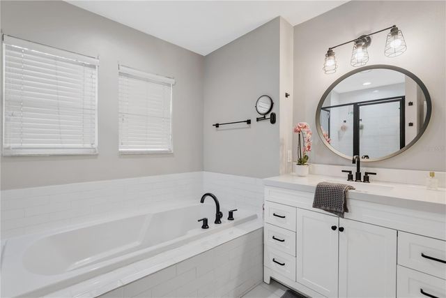 2852 BAYSHORE TRAILS DR, Tampa, FL 33611