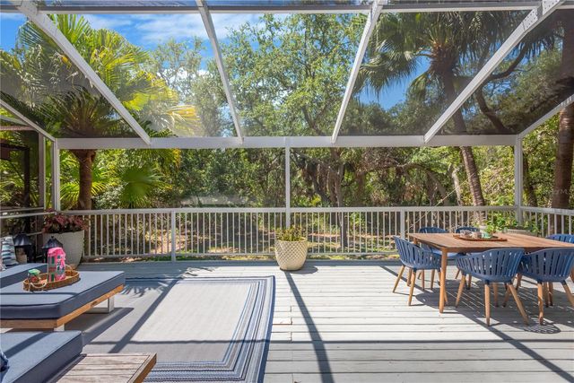 2852 BAYSHORE TRAILS DR, Tampa, FL 33611
