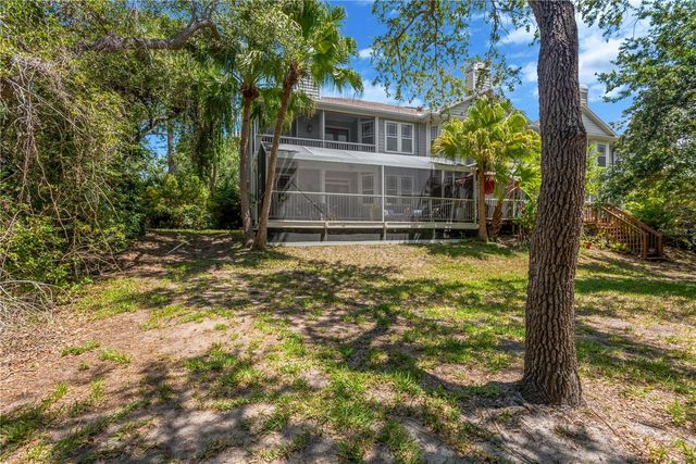 2852 BAYSHORE TRAILS DR, Tampa, FL 33611