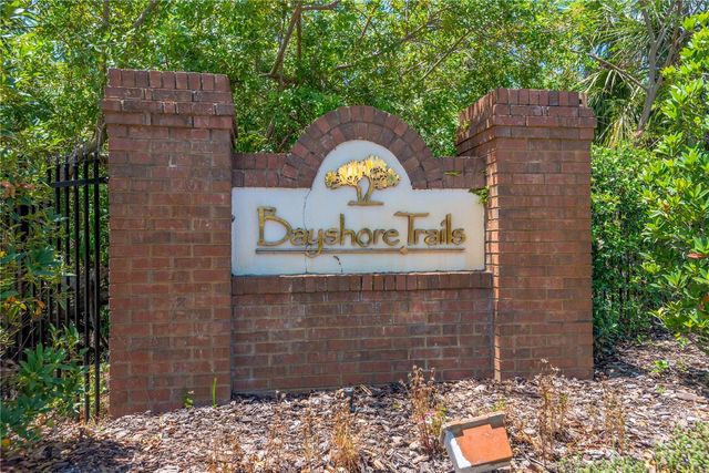 2852 BAYSHORE TRAILS DR, Tampa, FL 33611