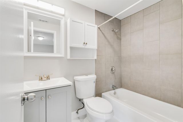 110 Old English Court, Jupiter, FL 33477