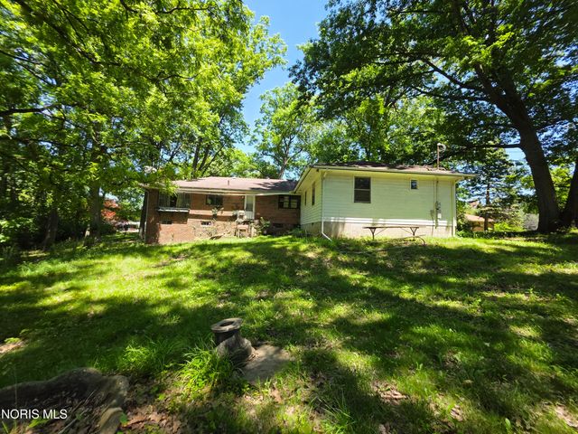 1011 Greenhills Road, Toledo, OH 43607