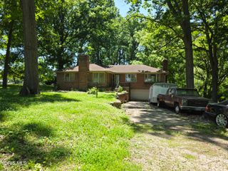1011 Greenhills Road, Toledo, OH 43607