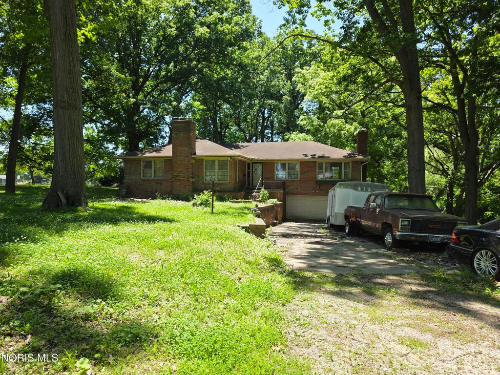 1011 Greenhills Road, Toledo, OH 43607