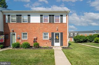 689 COLONY DR, York, PA 17404