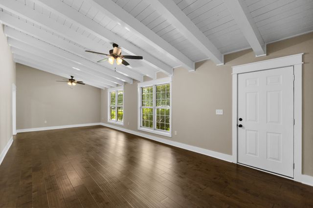 204 Foxboro Ln, Tullahoma, TN 37388