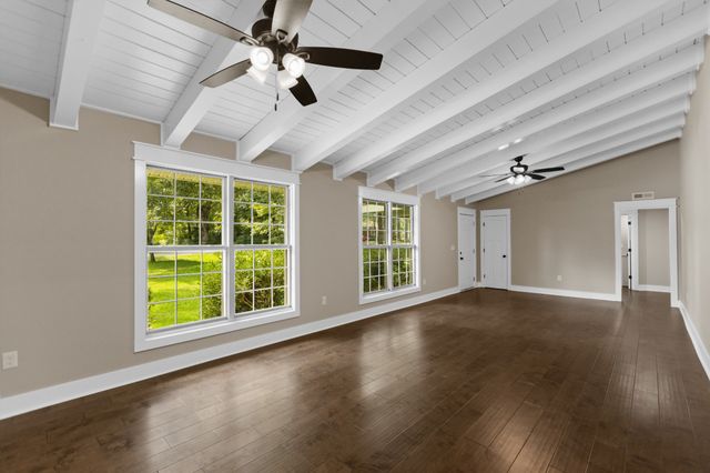 204 Foxboro Ln, Tullahoma, TN 37388