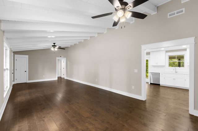 204 Foxboro Ln, Tullahoma, TN 37388